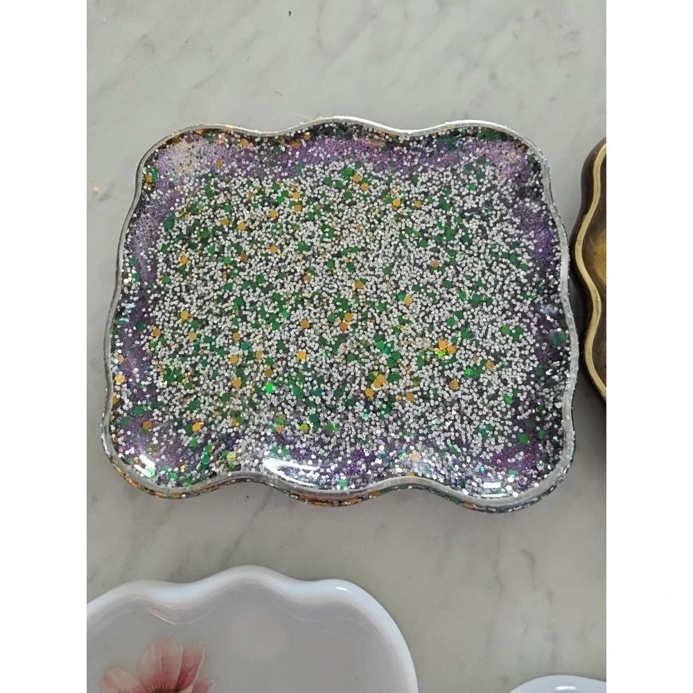 Handmade  Resin  Wavy Edge Plates